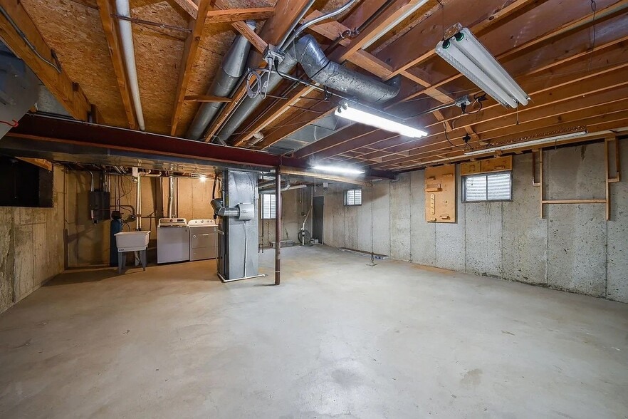 Building Photo - 2264 Briarhill Dr