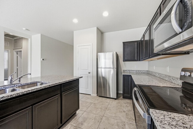 Building Photo - 1033 W Avalon Canyon Dr