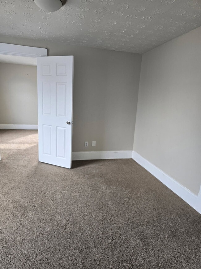 Building Photo - 403 Maple Ave