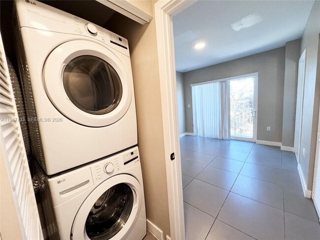 Building Photo - 25649 SW 144th Ave