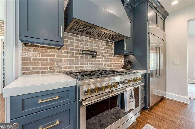 Building Photo - 4562 Columns Dr SE