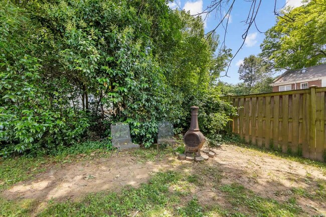 Building Photo - 536 Hawthorne Ln