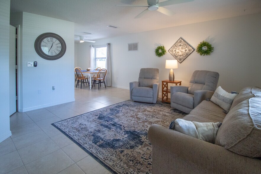 Building Photo - 4611 S School Ave