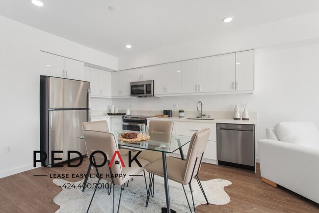 Building Photo - 1011-1013 Everett St-B-213