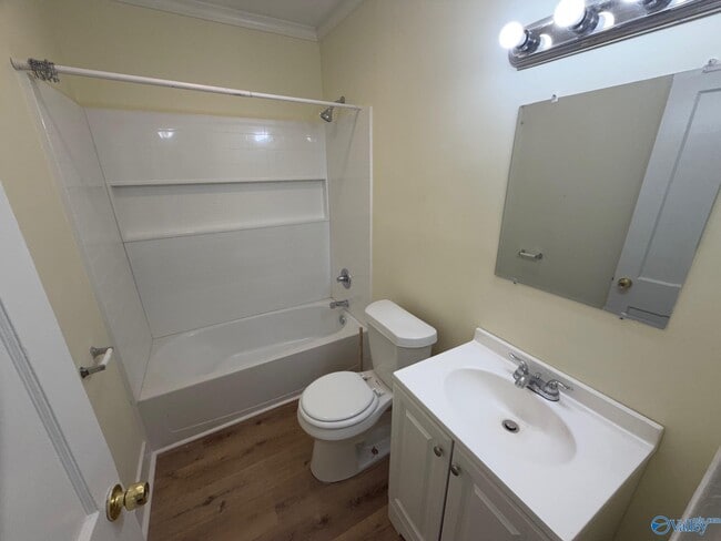 Building Photo - 1821 7th St SE