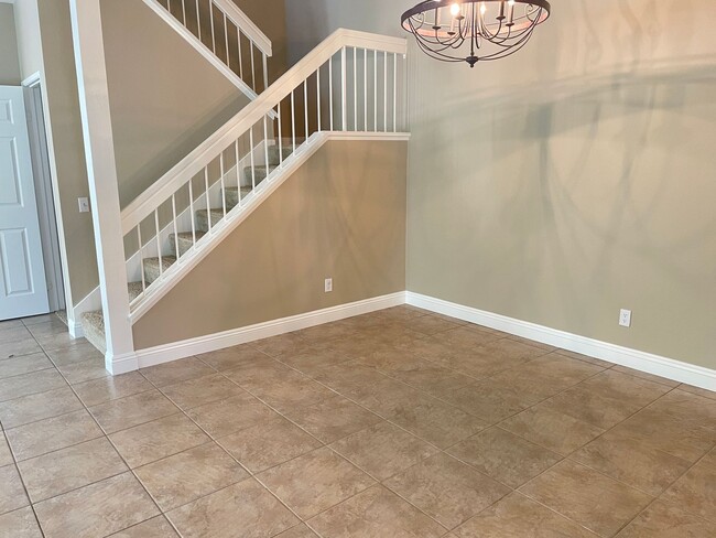 Building Photo - Picture Perfect Summerhill Home!