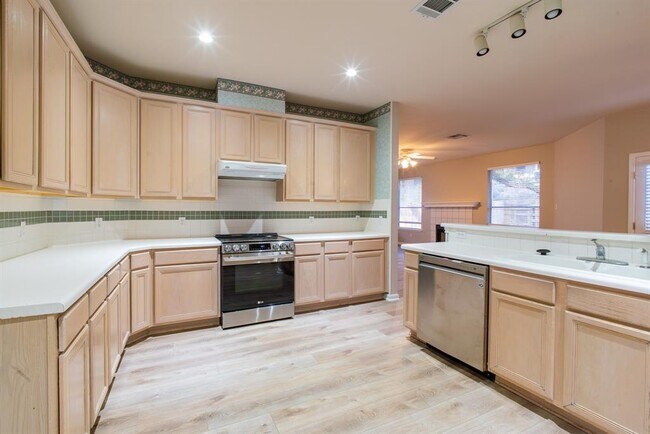 Building Photo - 8421 Cahill Dr