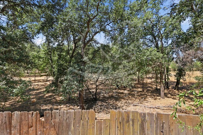 Building Photo - Charming and thoughtfully upgraded 3-bedroom, 2-bathroom single-level