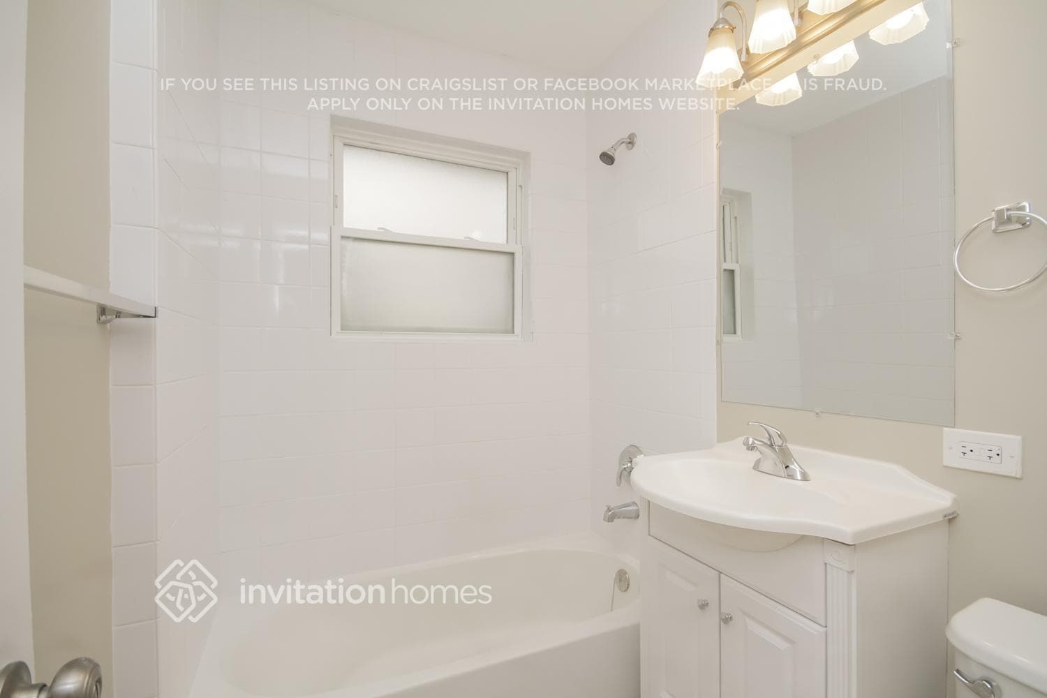 Building Photo - 5240 Lee St