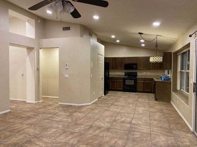 Building Photo - 870 N Madrid Ln