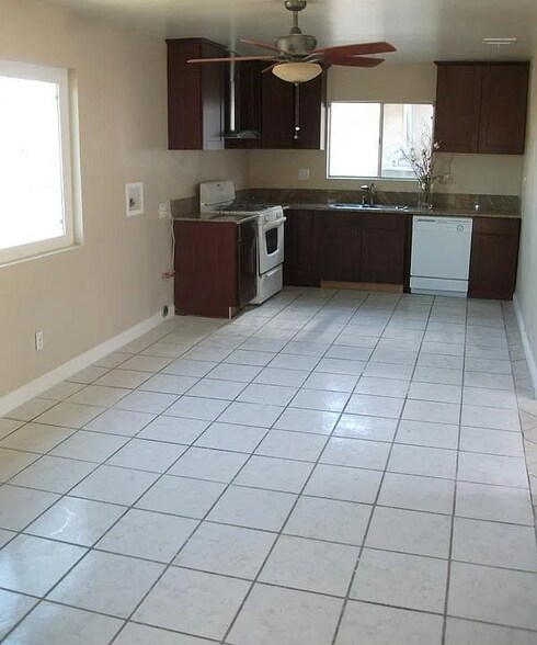 Building Photo - 26001 Juanita St