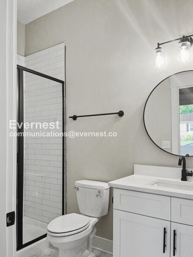 Building Photo - 121 Lucile St