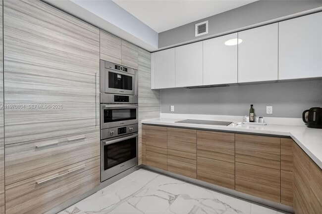 Building Photo - 300 Sunny Isles Blvd