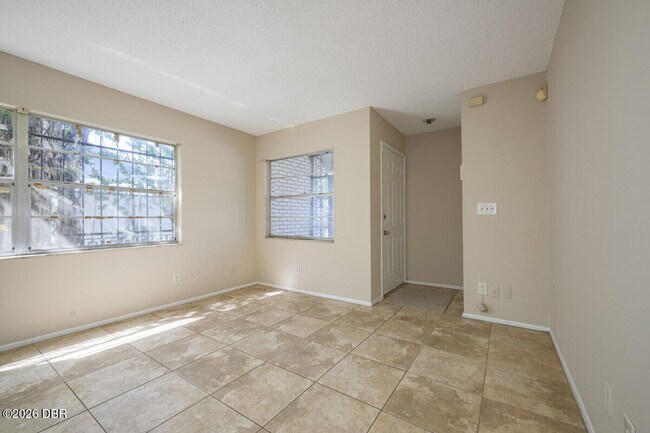 Building Photo - 927 E Millard Ct