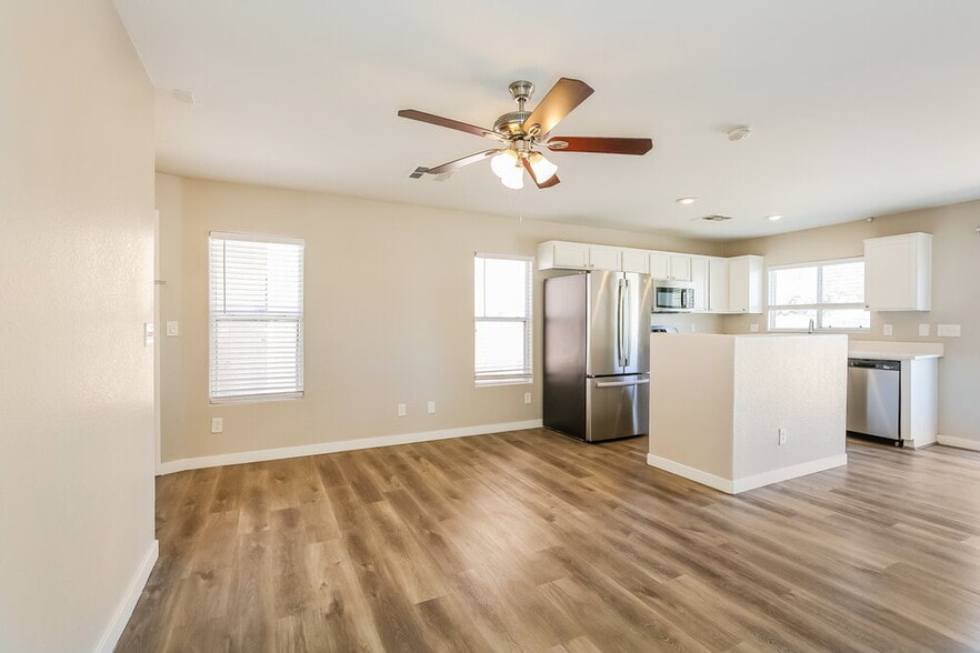 Building Photo - 5954 Sleepy Fawn Dr