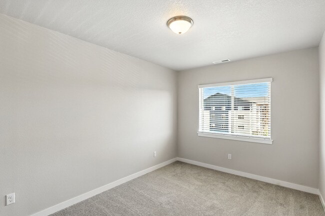 Building Photo - Brand New Townhome in Pleasant Valley Vill...