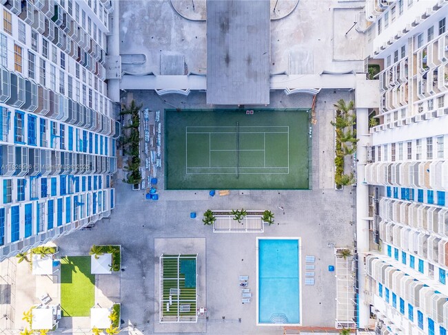 Building Photo - 18081 Biscayne Blvd
