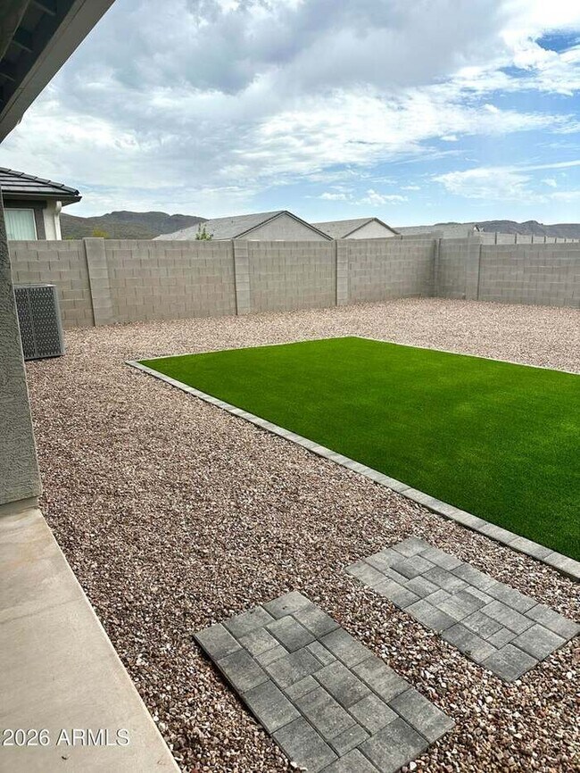 Building Photo - Beautiful 3-bedroom, 2-bath home in Entrada Del Oro (Newer DR Horton Home)!