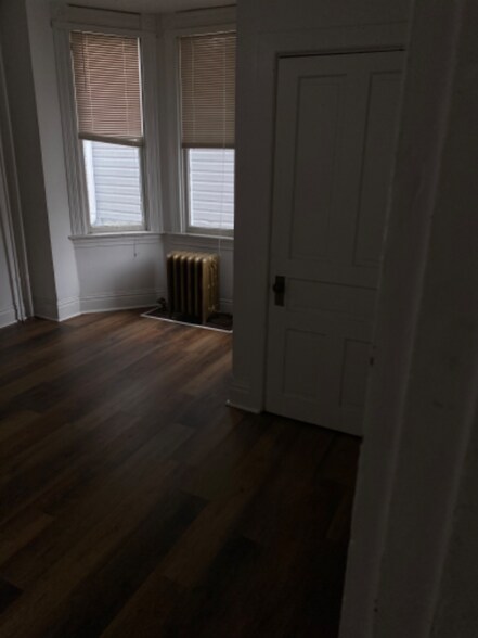 Building Photo - 163 Frothingham Ave