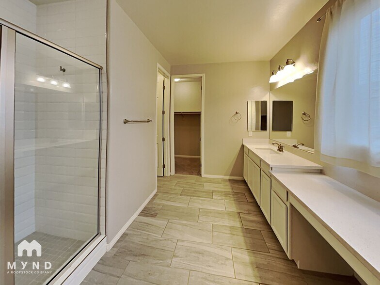 Building Photo - 4631 Roger River Ave