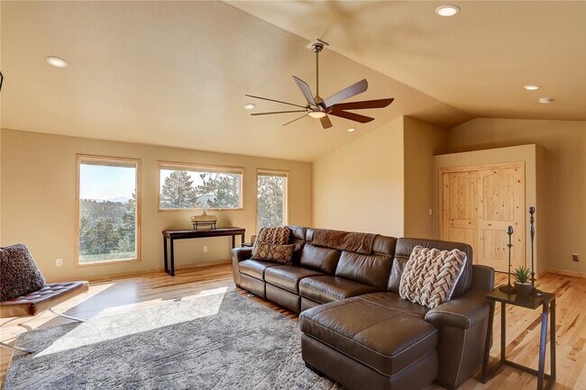 Building Photo - 136 Gail Ln