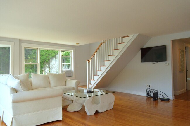 Building Photo - Annisquam Rental on the Water: Chester Square