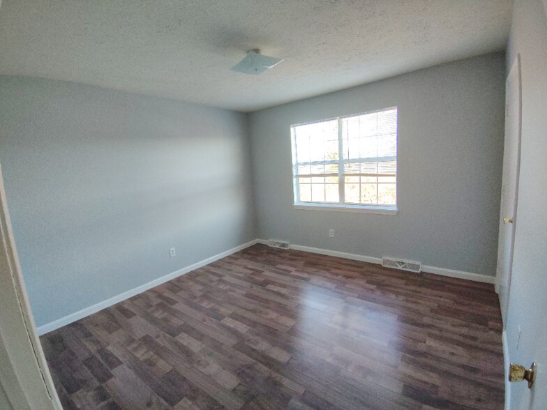 Building Photo - 16 Duiguid Dr