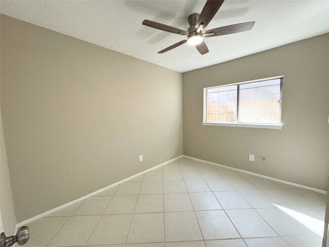 Building Photo - 4702 Hickorygate Dr