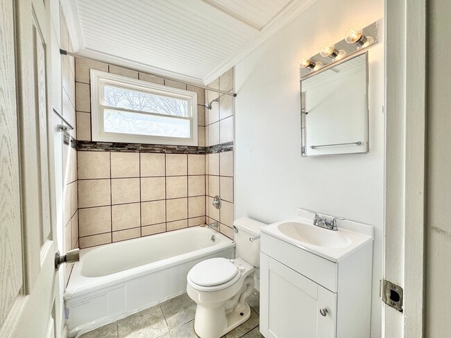 Building Photo - Updated 3 bedroom home convenient to 29