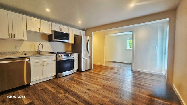 Building Photo - Modern  Studio, 1 Bath in Prime Roosevelt ...