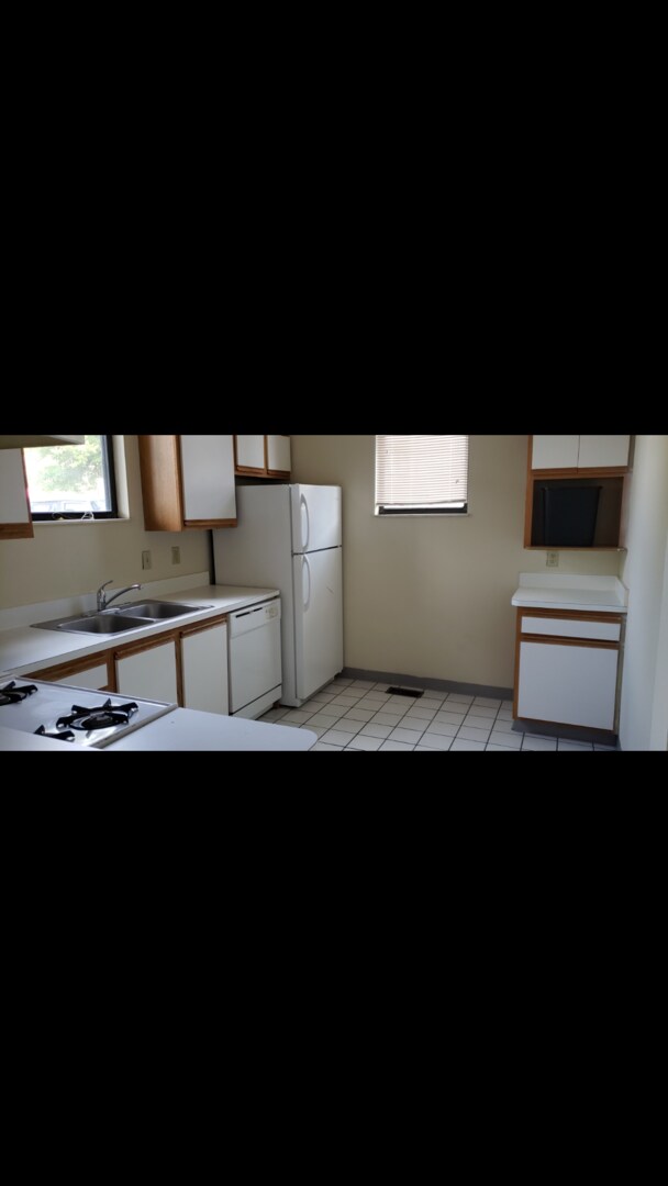 Building Photo - 194 E 14th Ave