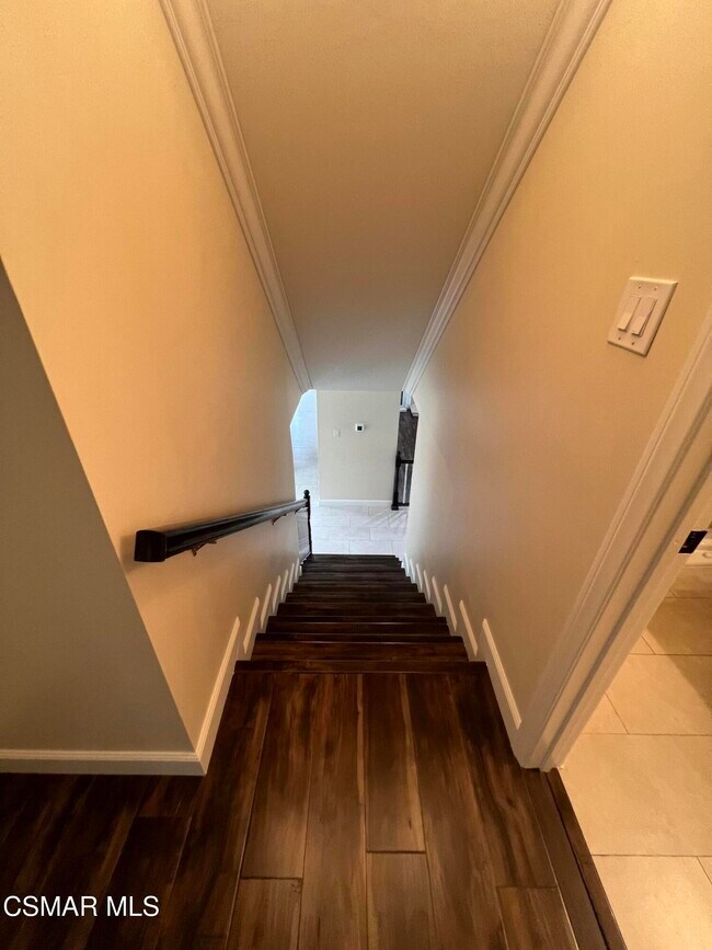 Building Photo - 334 W Avenida De Las Flores