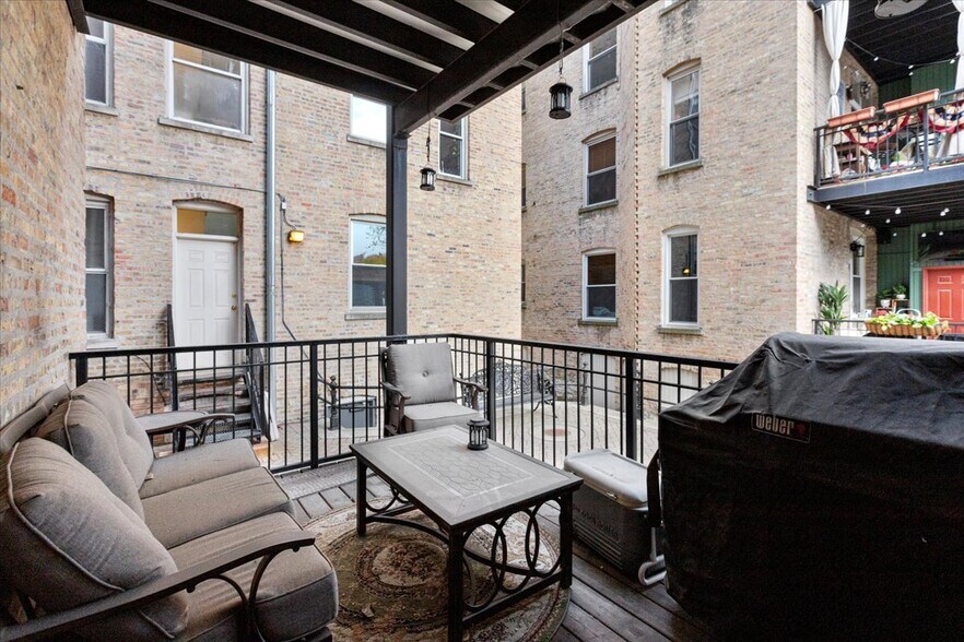 Building Photo - 505 W Fullerton Pky