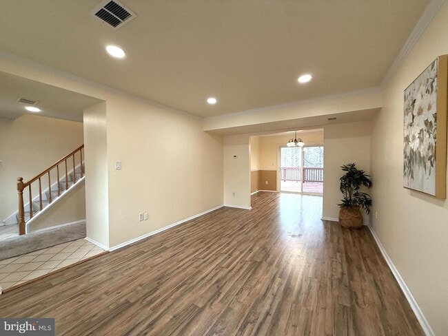 Building Photo - 5278 Lonsdale Dr