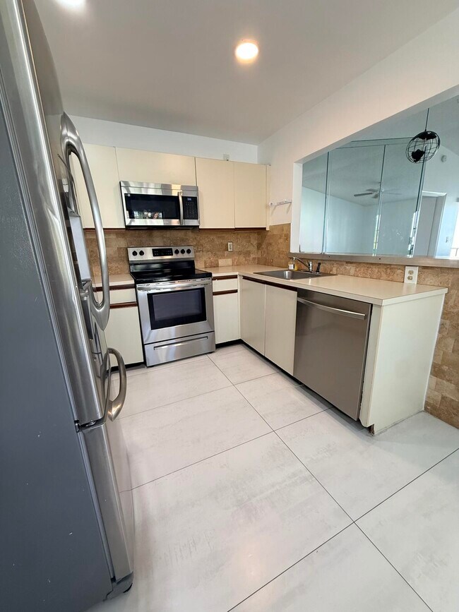 Building Photo - 7714 Tahiti Ln
