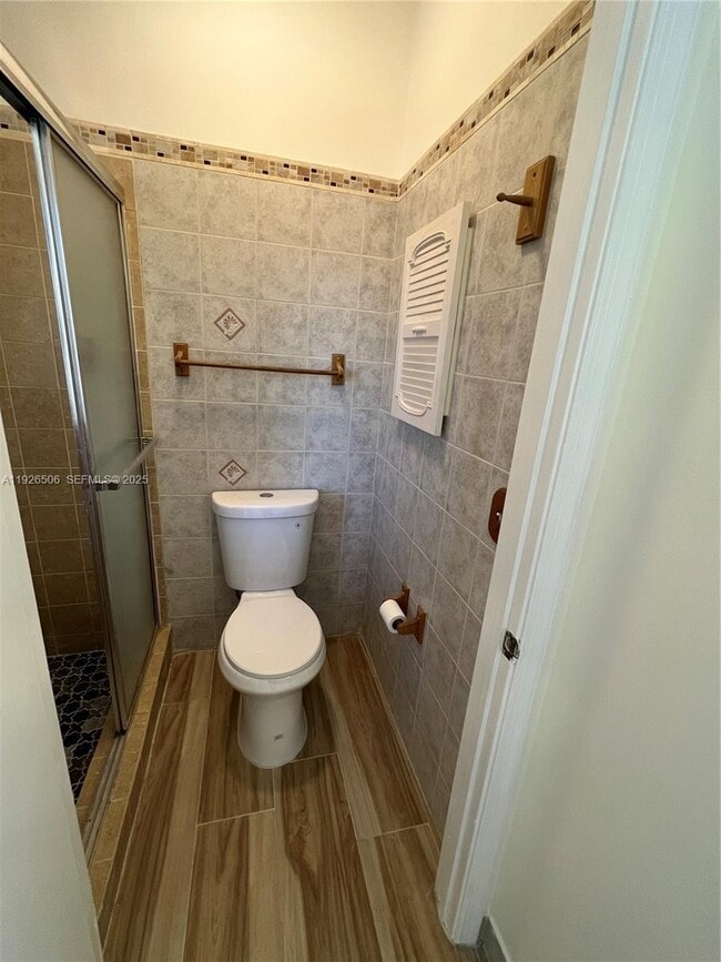 Building Photo - 11383 Lakeview Dr