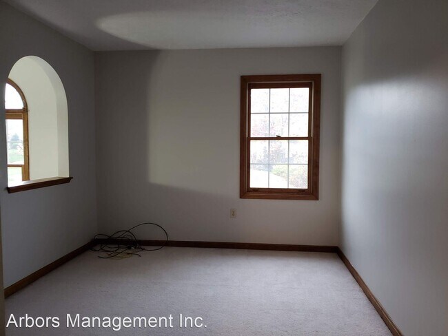 Building Photo - 3 br, 3.5 bath House - 152 WOODBINE DR