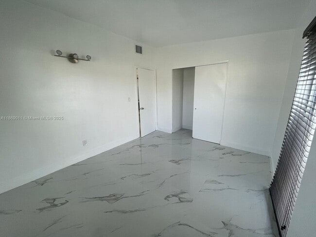 Building Photo - 11040 SW 52nd Dr