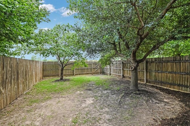Building Photo - 13400 Briarwick Dr