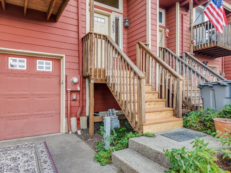 Building Photo - 503 NW Cypress St