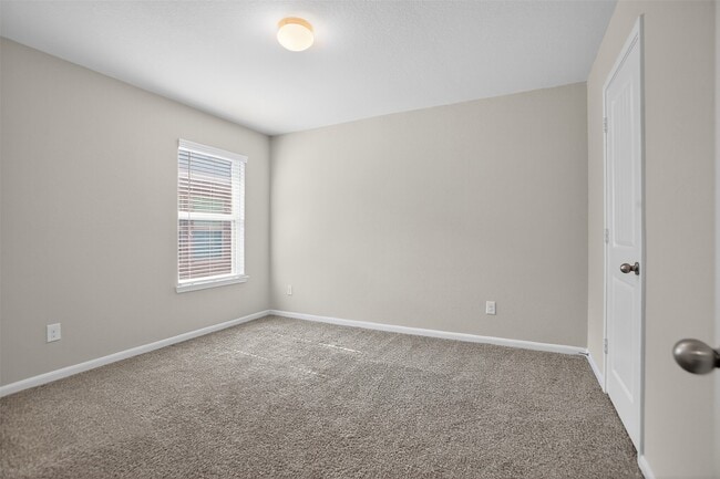 Building Photo - 3310 Sumac Dr