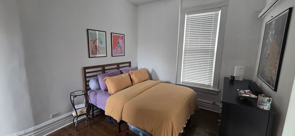 Building Photo - 2015 W Saint Paul Ave