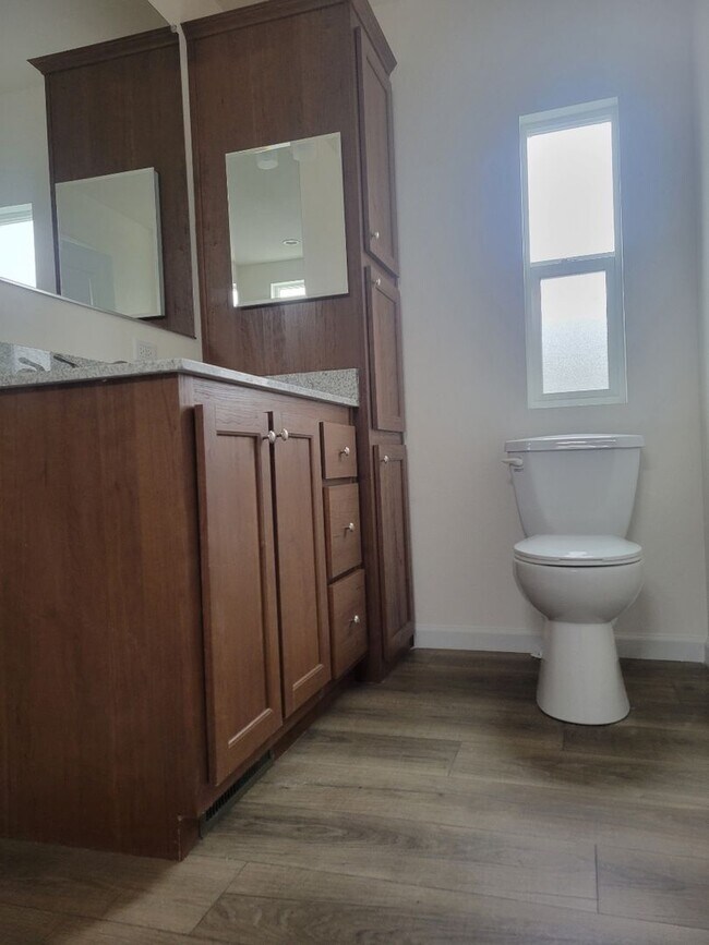 Building Photo - Available soon! 2 bed/2 bath Close to Downtown Lodi