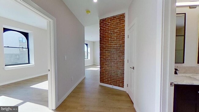 Building Photo - 3859 Lancaster Ave