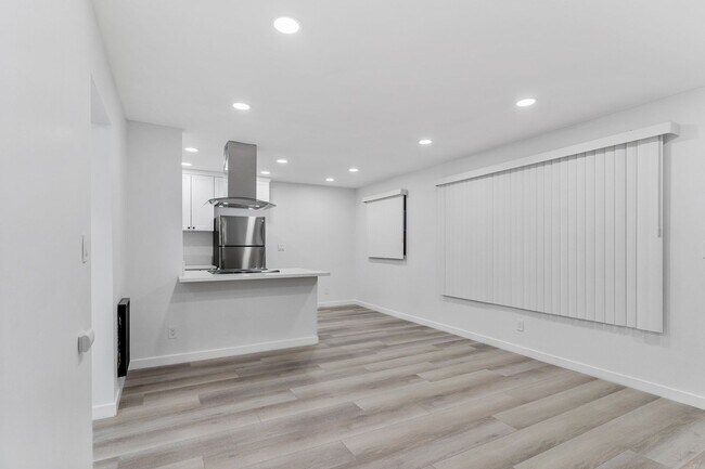 Interior Photo - 908 Roswell Avenue