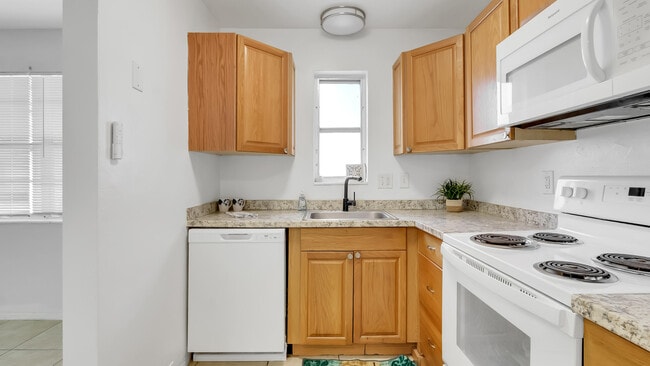 Building Photo - 711 SE 15th St