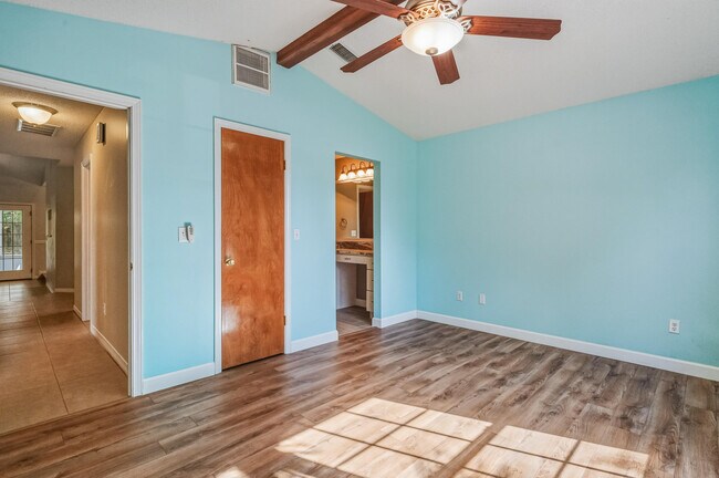 Building Photo - 206 Esmond Ct