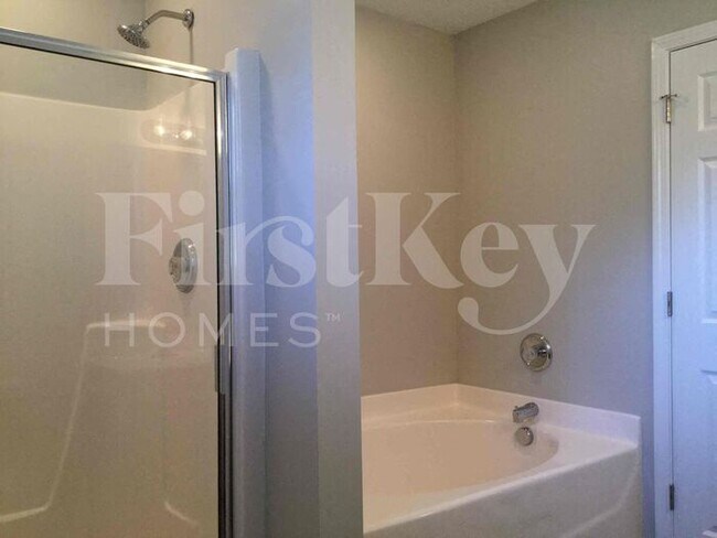 Building Photo - 1401 Clooney Ln