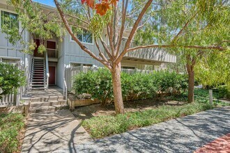 Building Photo - Fantastic Townhome in Mountain View