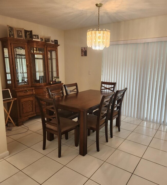 Building Photo - 4685 Laurel Tree Rd